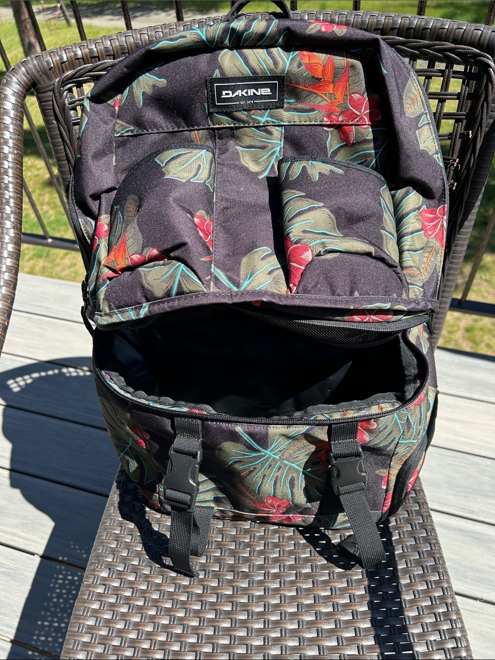 Dakine 28L Party Backpack - Picture 2 of 8